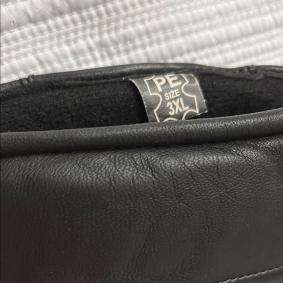 Black Leather Men's Gloves - Picture 2 of 4